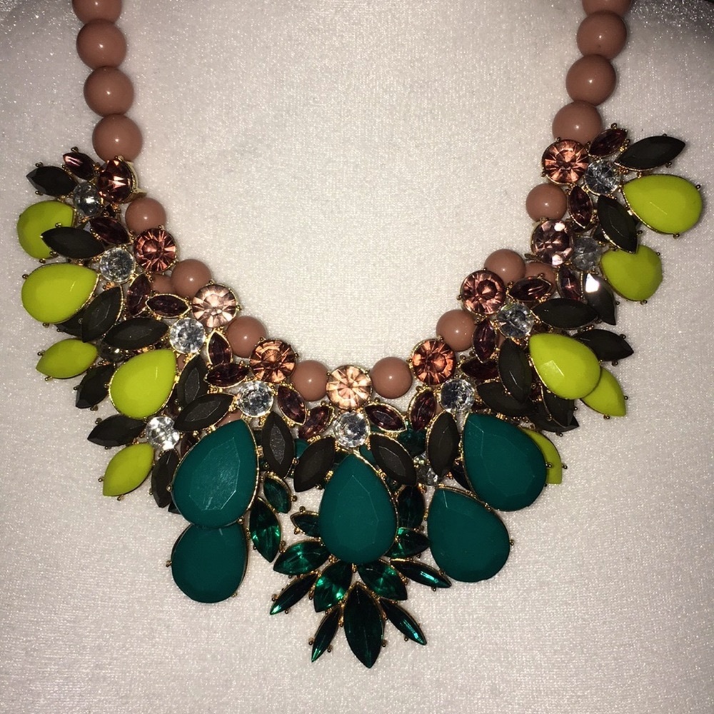 Gorgeous collar necklace